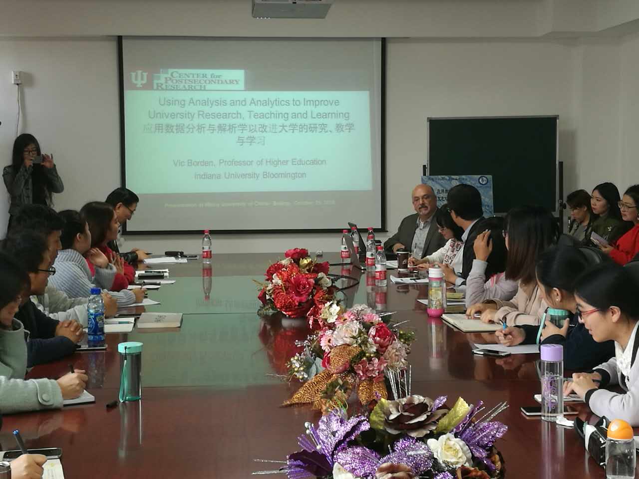 H:  学术交流  国外学者讲座61025 白华导师 Borden教授照片78.jpg